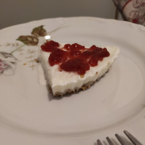 Cheesecake Fit con confettura di fragole