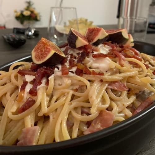 Linguine fichi, speck e robiola