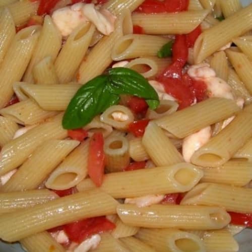 Pasta fredda con pomodorini e mozzarella