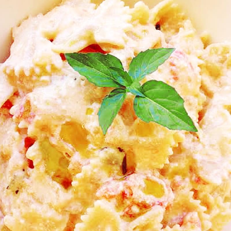 Pasta with ricotta and tomatoes