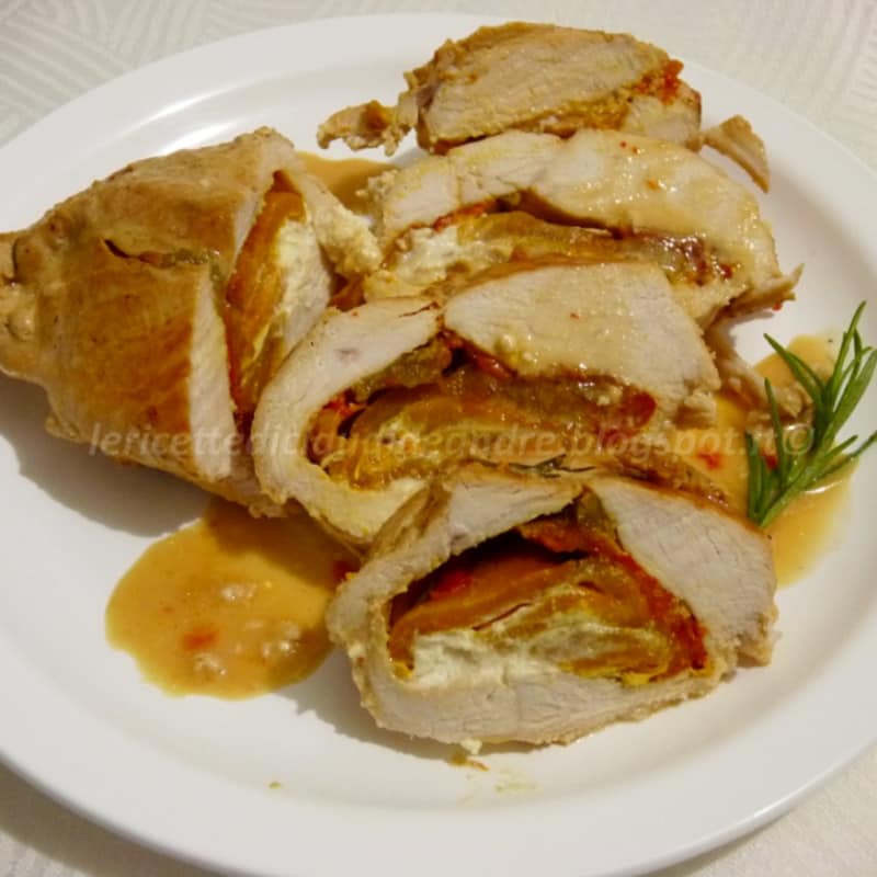 Pechuga de pollo rellena de pimientos asados ​​y Filadelfia