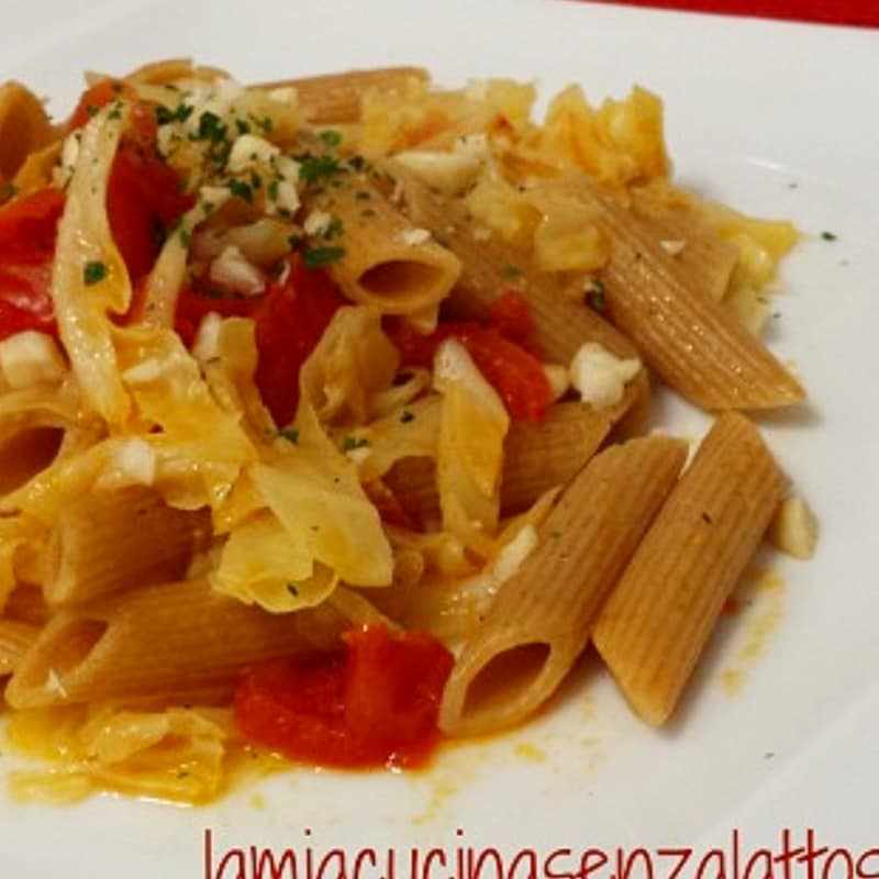 Penne verza pomodorini e mandorle