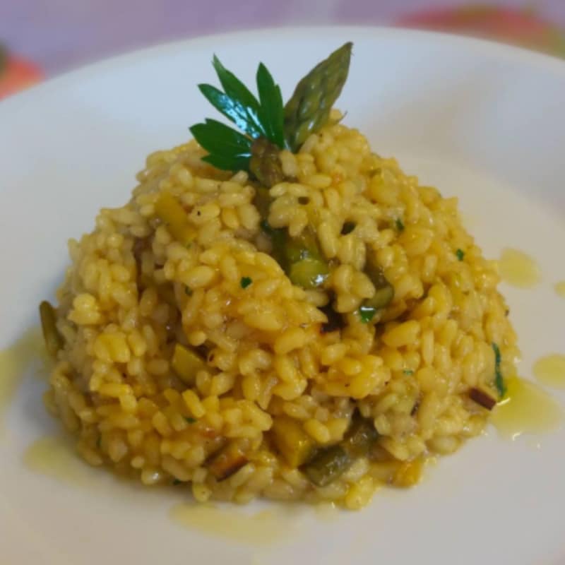 Risotto con azafrán y espárragos