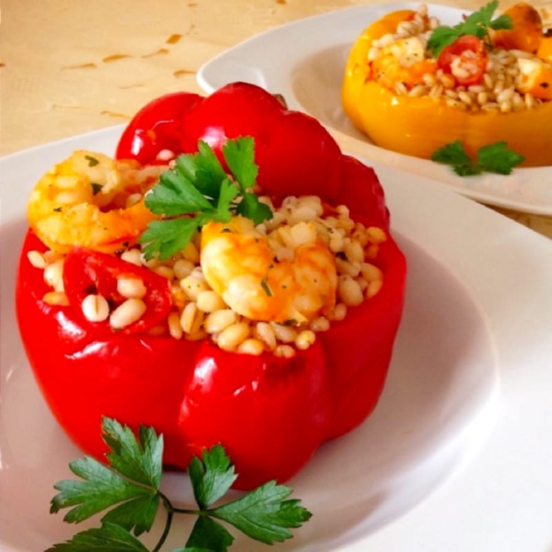 Peppers stuffed with barley shrimp and cherry tomatoes