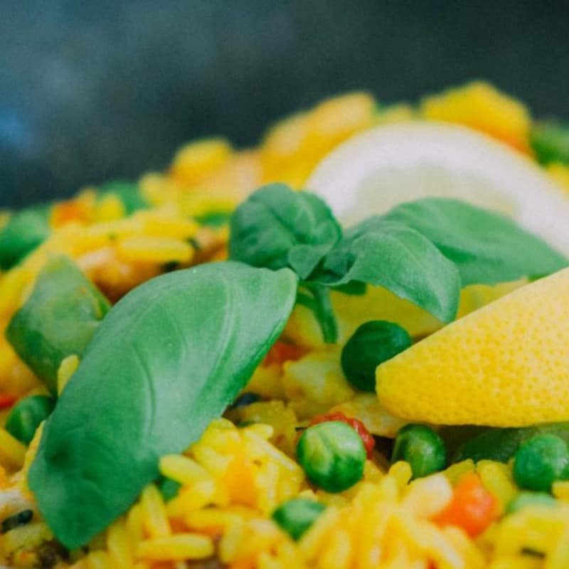 Arroz, guisantes y azafrán