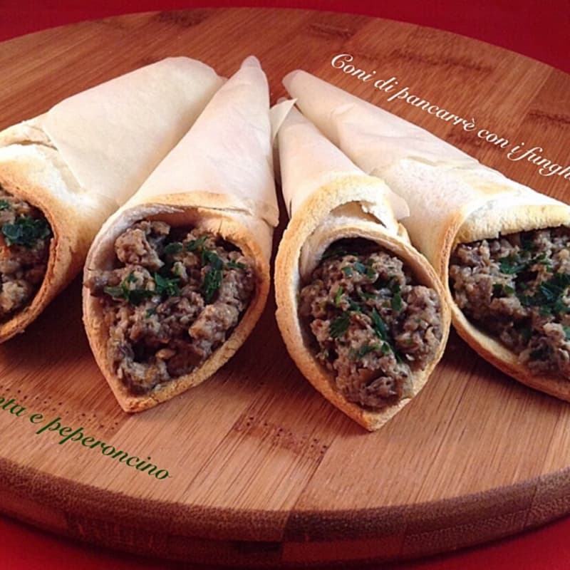 Cones of sandwich bread with mushrooms