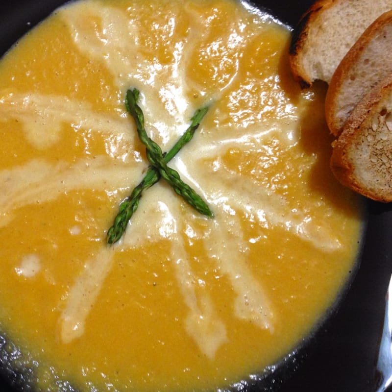 Cream of pumpkin soup with ginger homemade cream