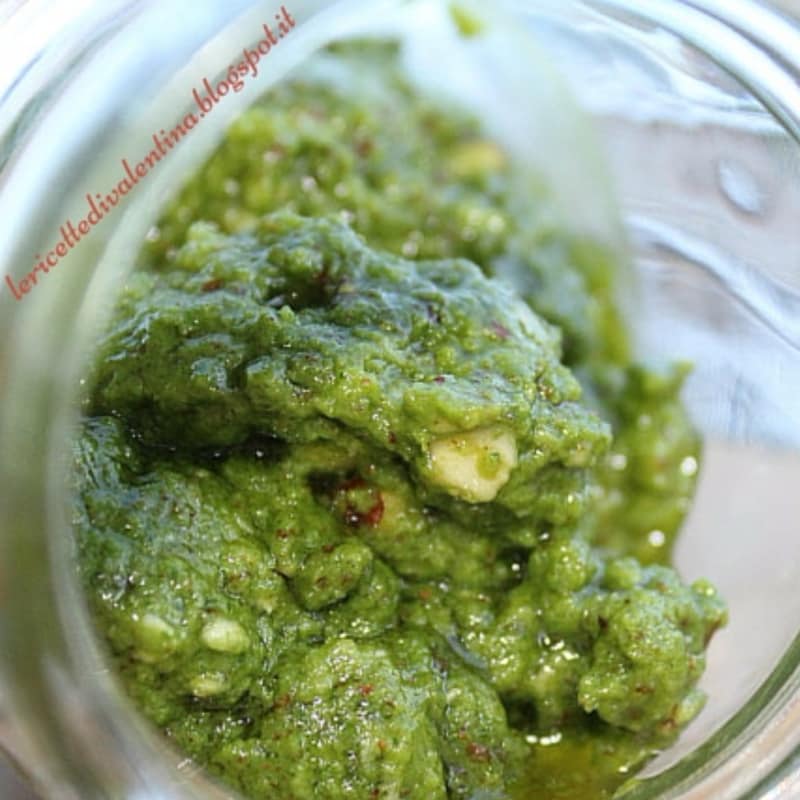 rúcula salsa verde y almendras