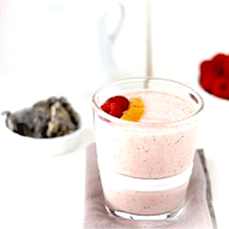 Smoothie con pitahaya, frambuesa y mango