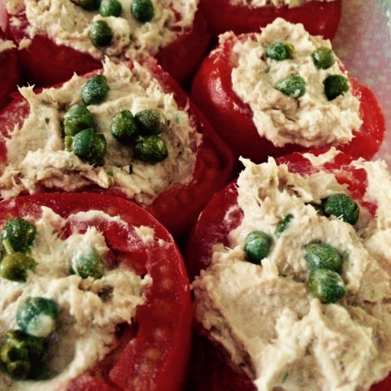 Tomates rellenos de atún