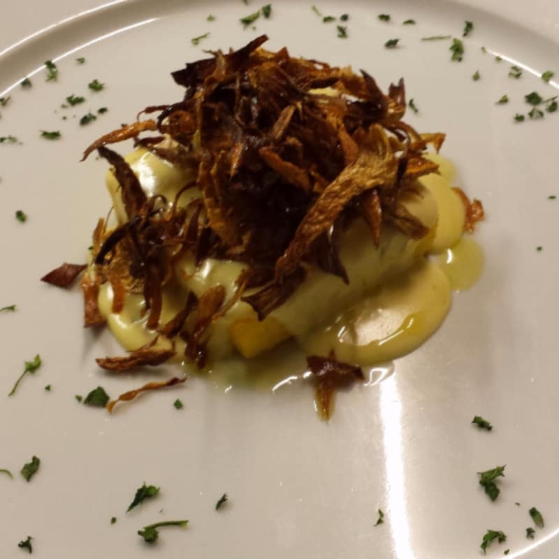 Polenta with cheese fondue and crispy artichokes