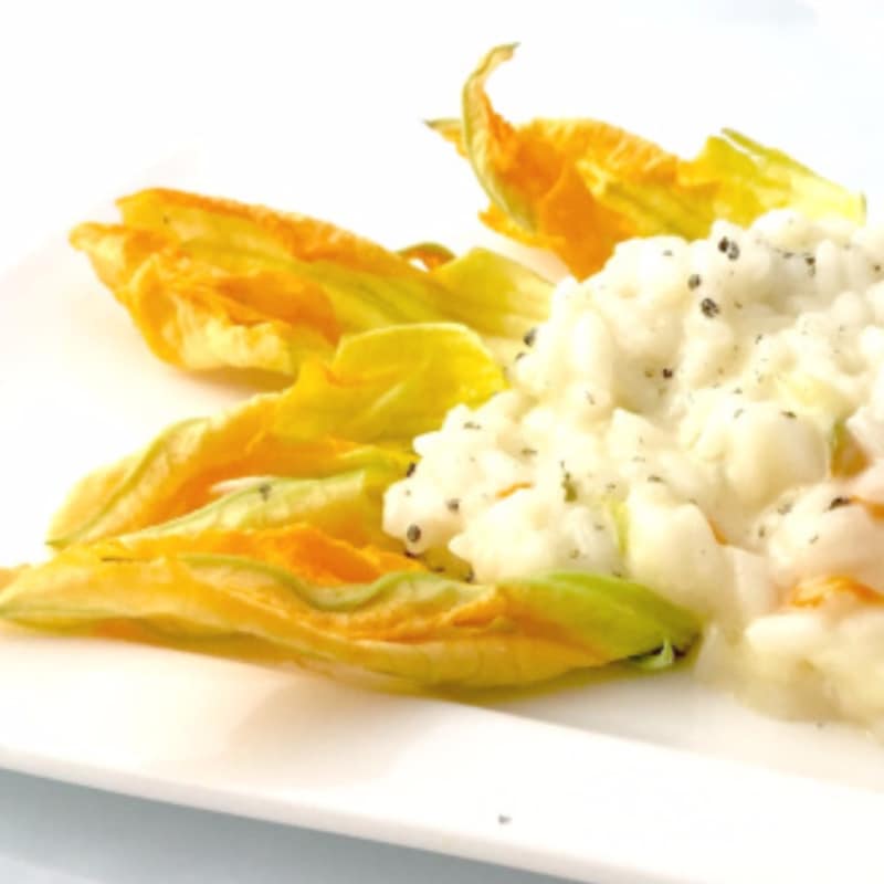 Risotto con fiori di zucca mantecato alla robiola