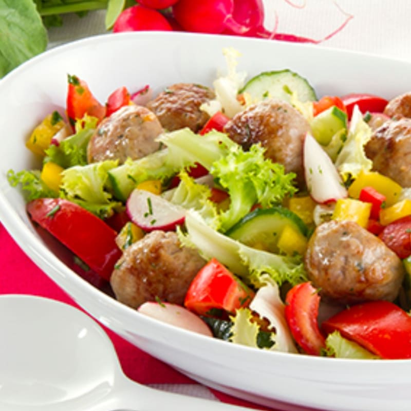 Insalatona with meatballs