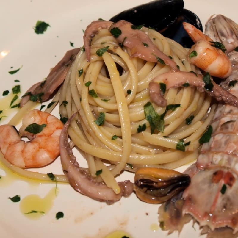 Linguine with seafood flavor