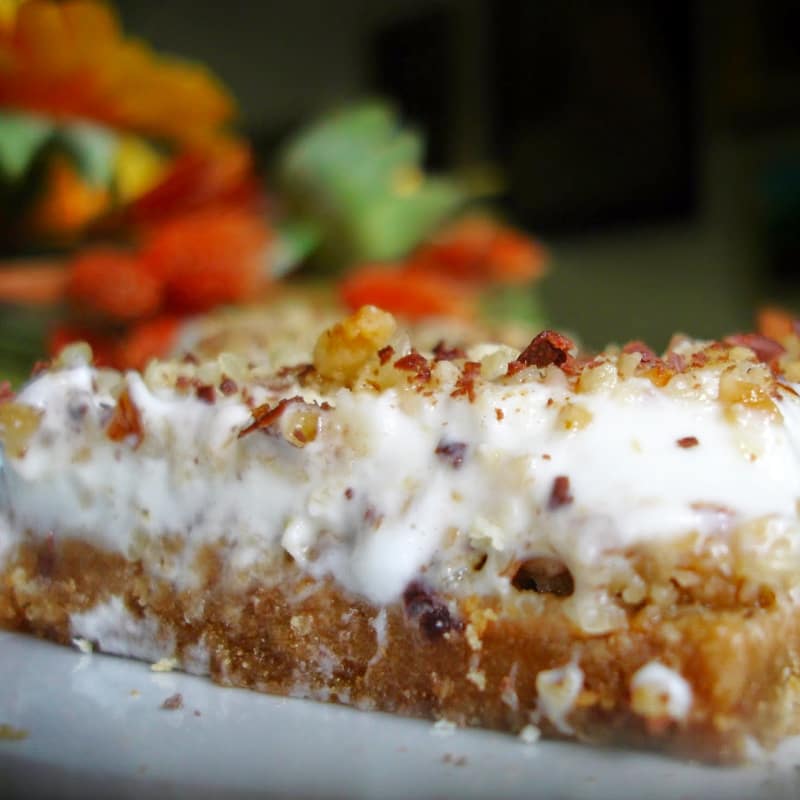 Falso pastel de queso en el yogur griego y frutos secos