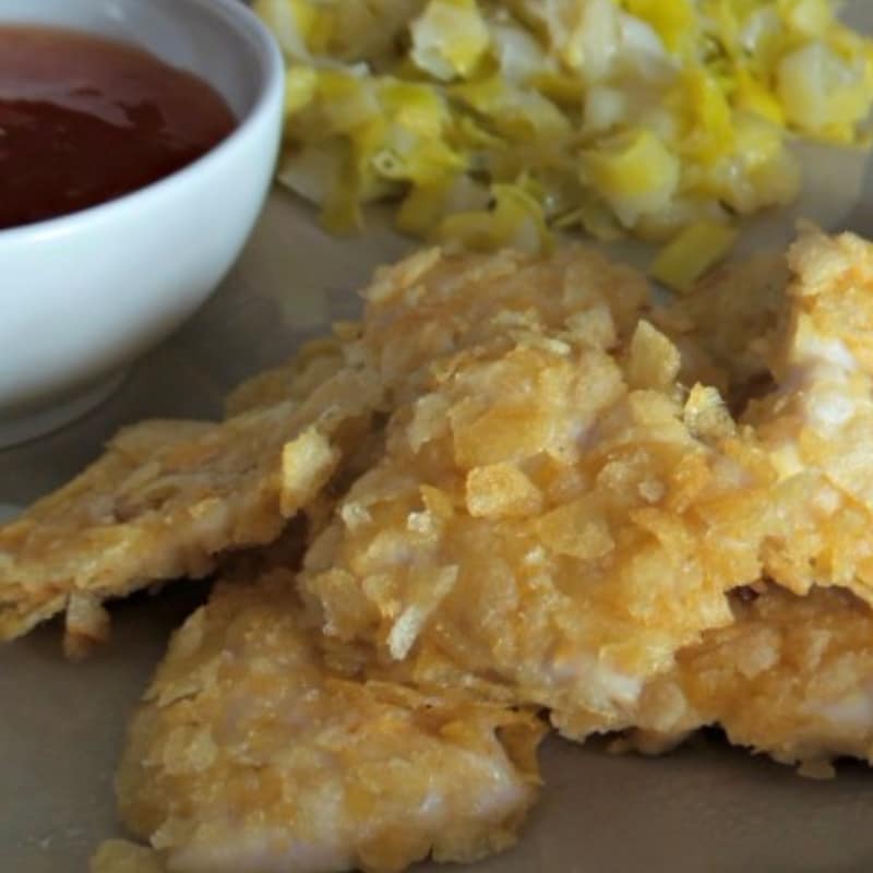 Bocados de pollo empanado con las virutas de