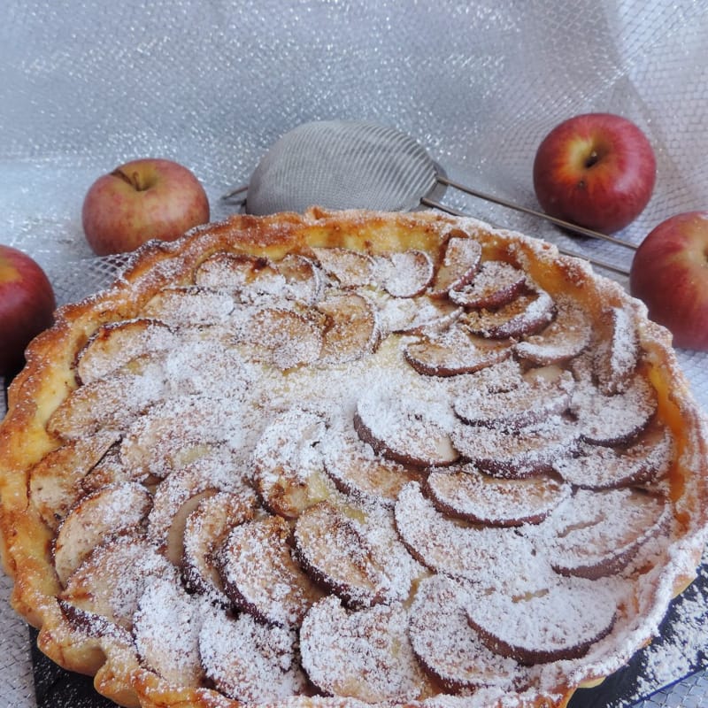 Crostata con crema chantilly mele e cannella