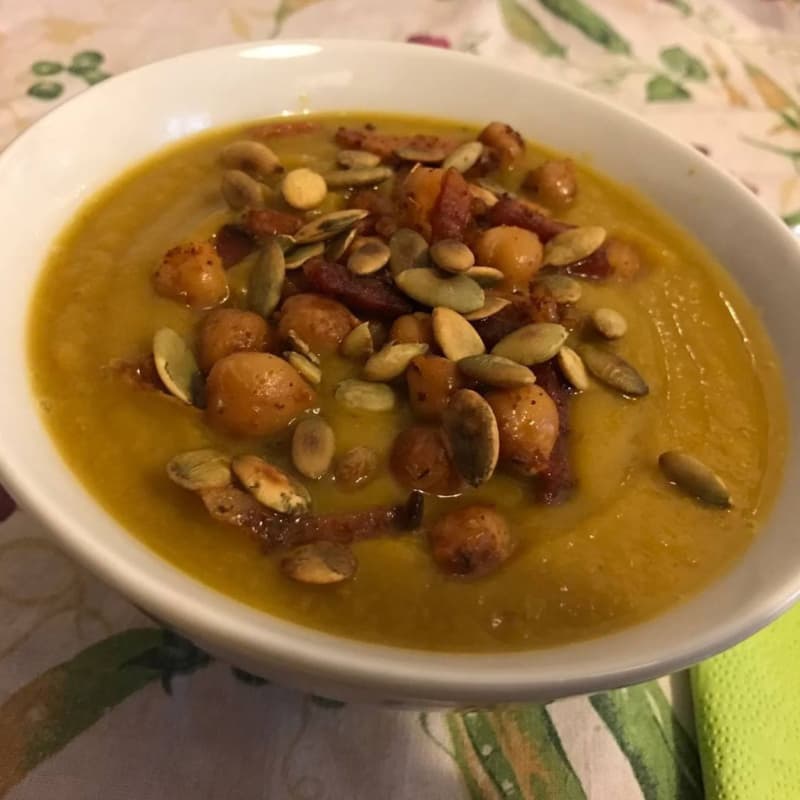 Sopa de calabaza y garbanzos con especias