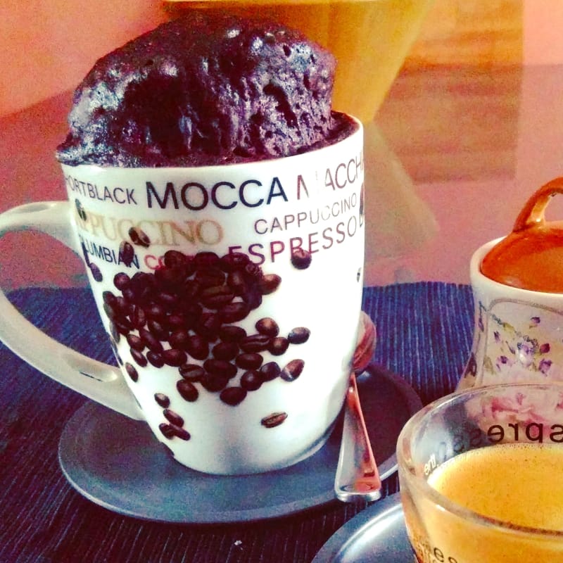 Mug cake al cacao senza glutine e latte