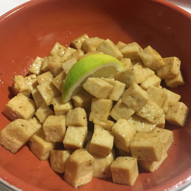 Tofu marinado con miel y limón