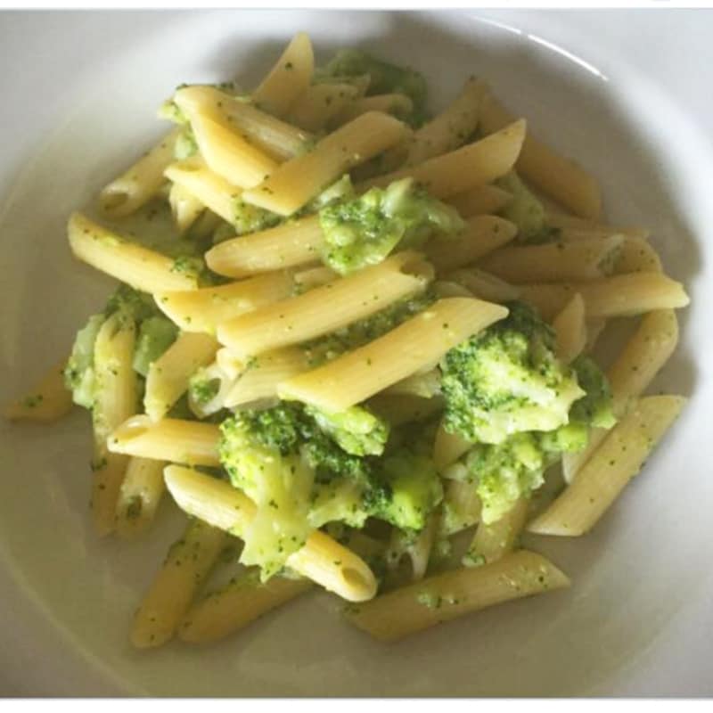 Penne con brócoli y anchoas