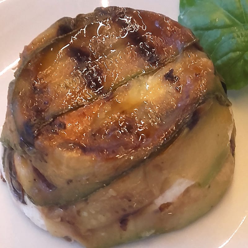 Timbale of zucchini with ricotta and smoked salmon hearts