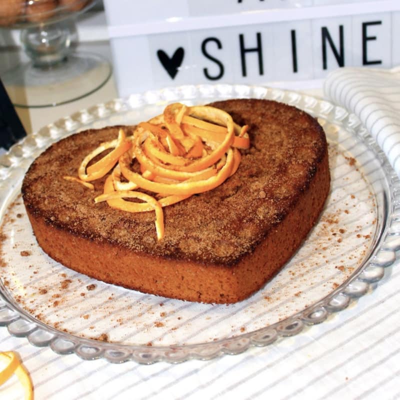 Torta all'acqua al profumo di arancia e cocco