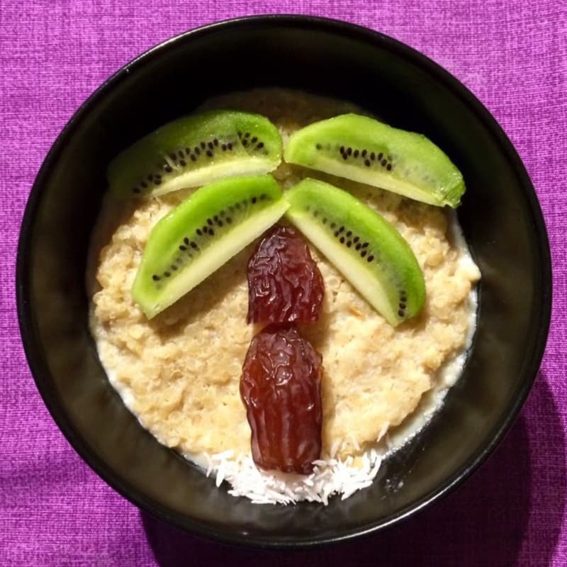 Porridge protein quinoa with coconut and kiwi