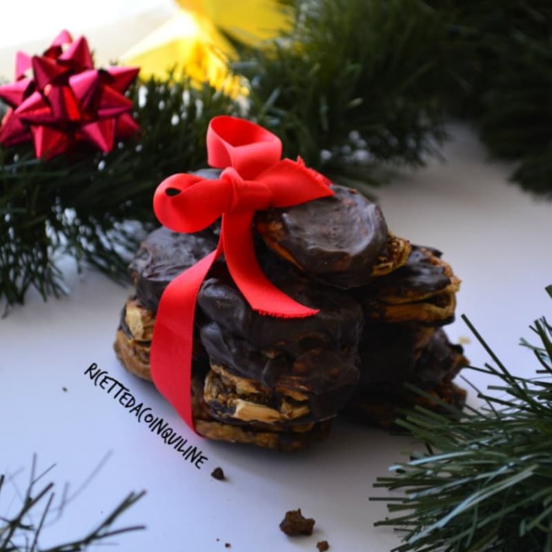 Dried figs with chocolate