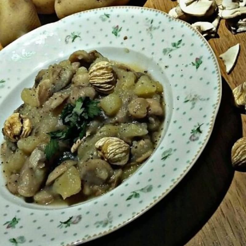 Potato soup, mushrooms and chestnuts