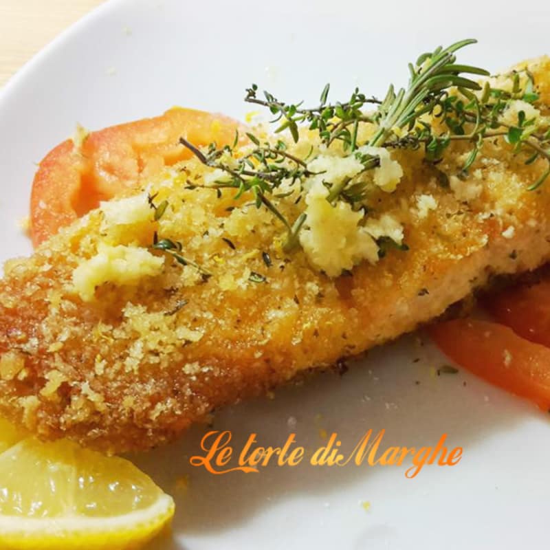 Fillet of salmon baked in bread crust