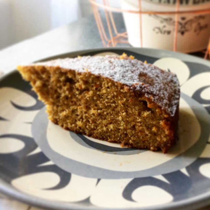 Pastel con harina de trigo sarraceno, zanahorias y naranjas