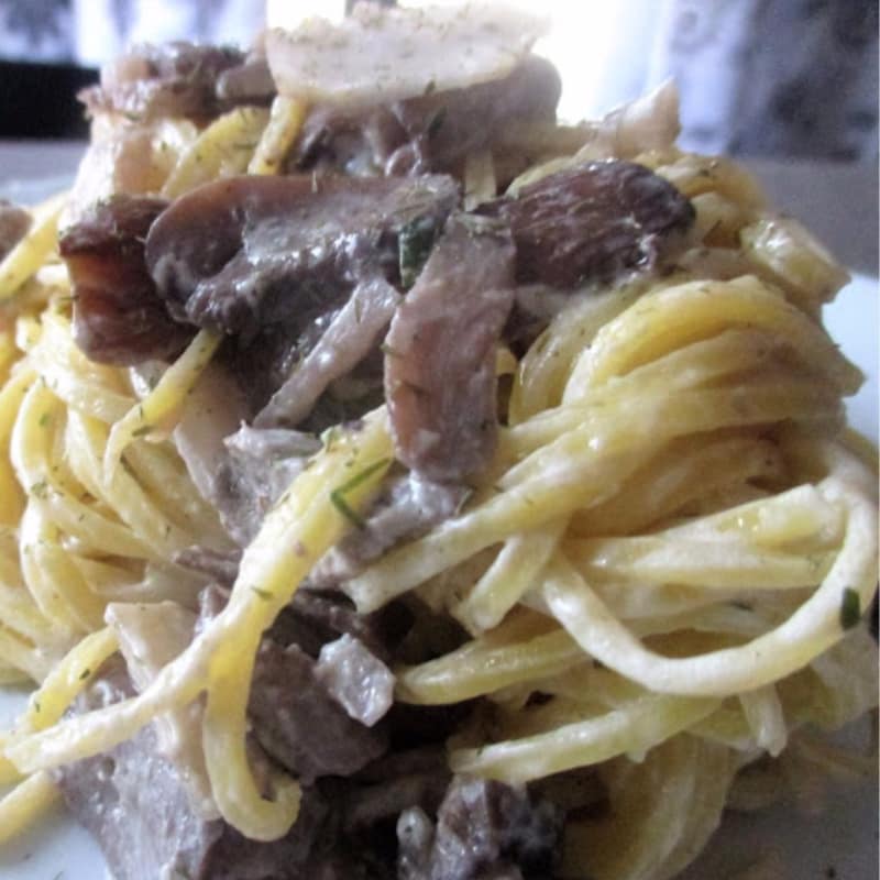 Noodles with soy cream, artichokes and mushrooms