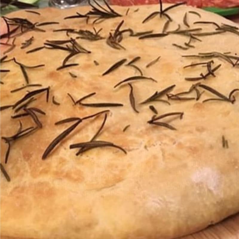 Focaccia morbida con rosmarino