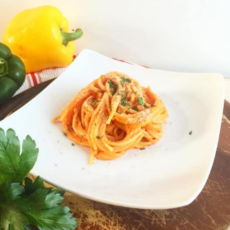 Spaghetti with pepper cream and mascarpone