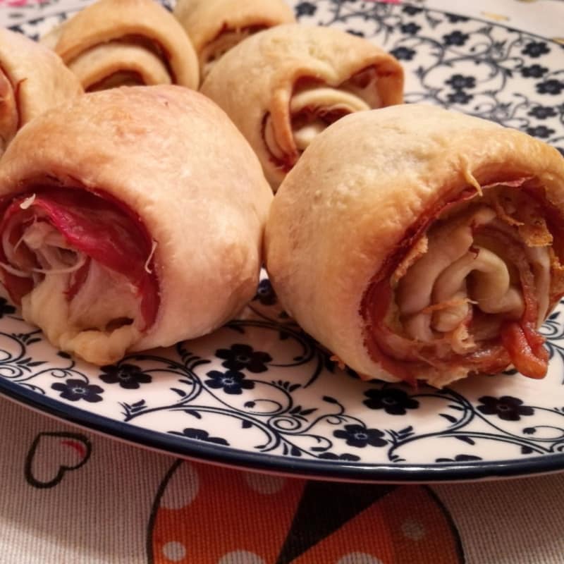 rollos salados y tortilla jamón