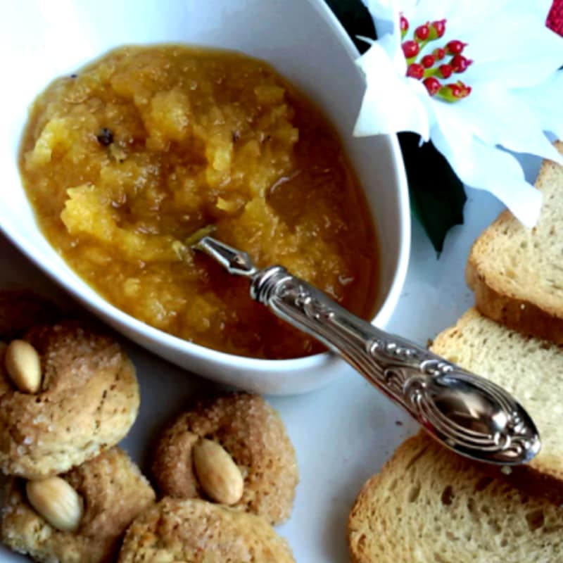 Pineapple jam with cardamom