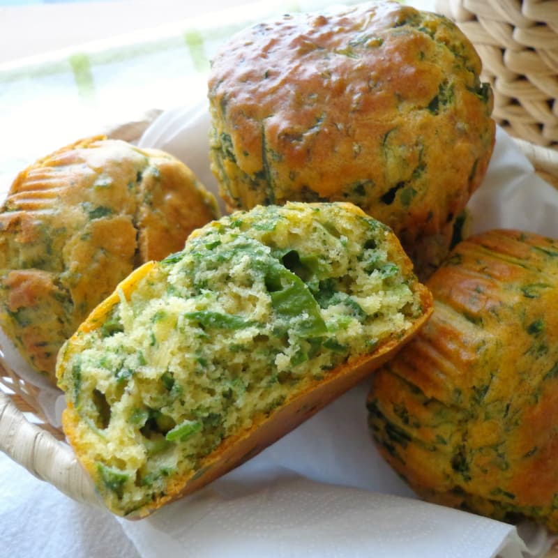 Savory muffins with spinach