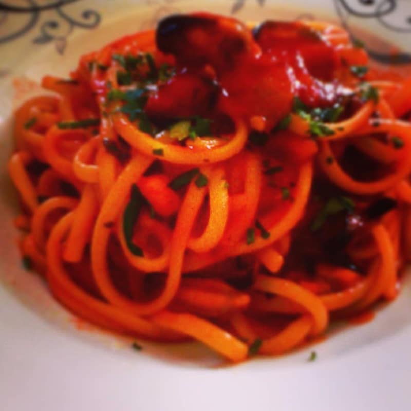 Mejillones con salsa de tomate