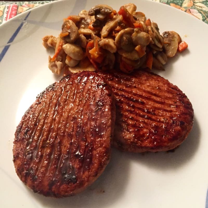 Hamburger with herbs and mushrooms