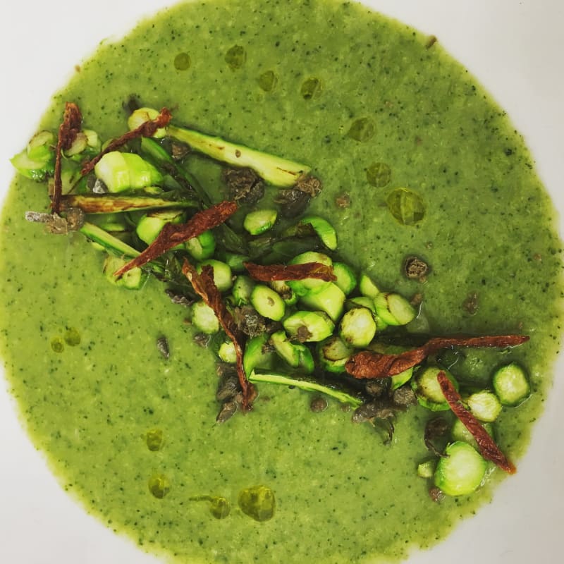 Asparagi con crema di porri e broccoli