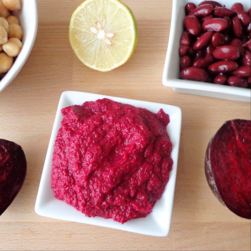 salsa de remolacha y granos rojos