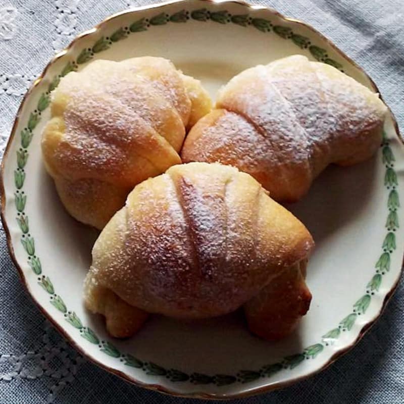 Light brioche with mother yeast