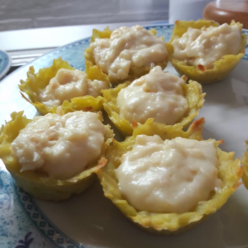 Potato baskets with cheese cream