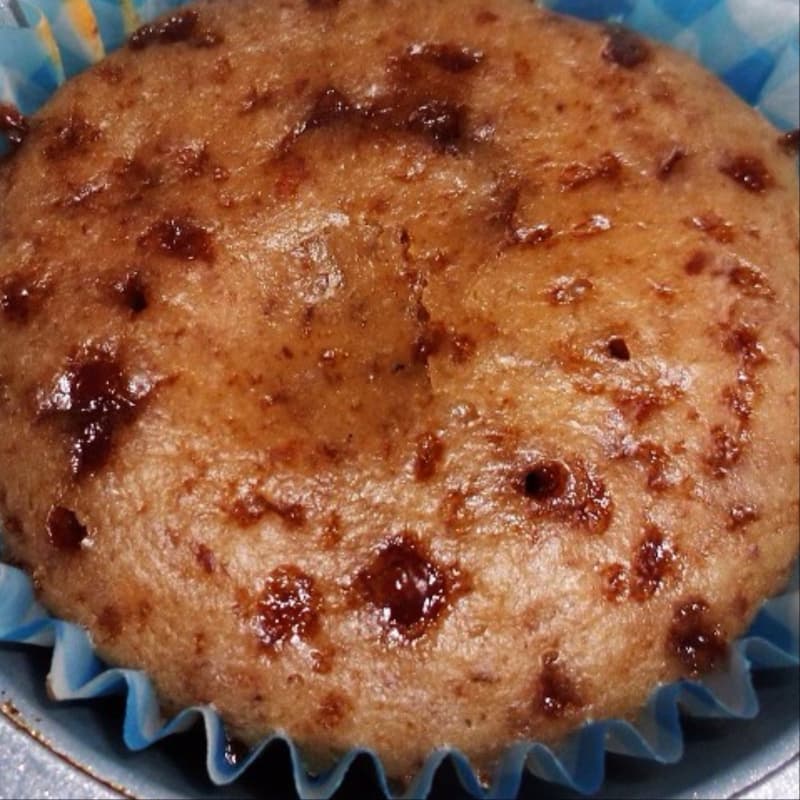 Muffin de plátano con leche de chocolate y almendras