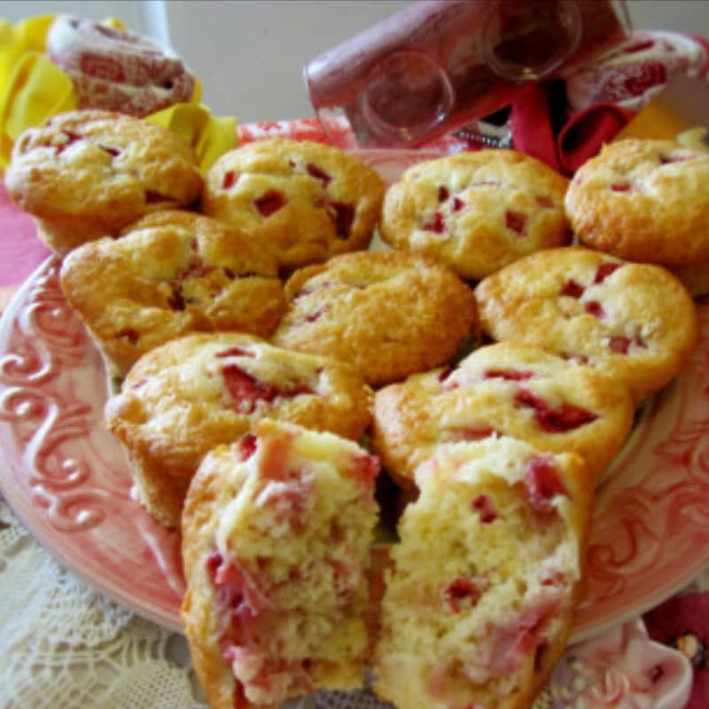 Muffins with Strawberries and Yoghurts