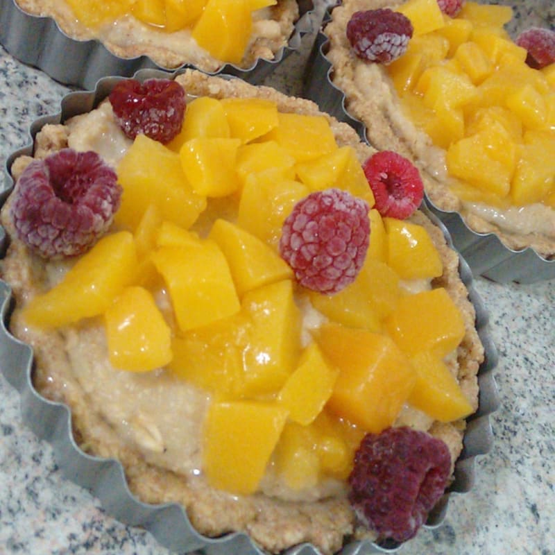 Oatmeal tart with peach