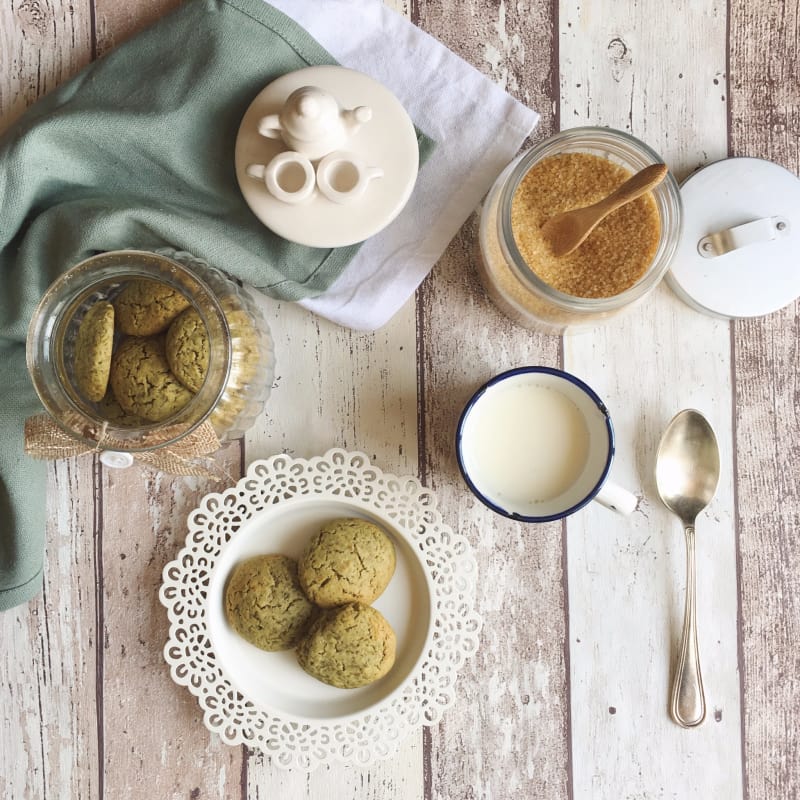 Vegan biscuits with matcha and coconut