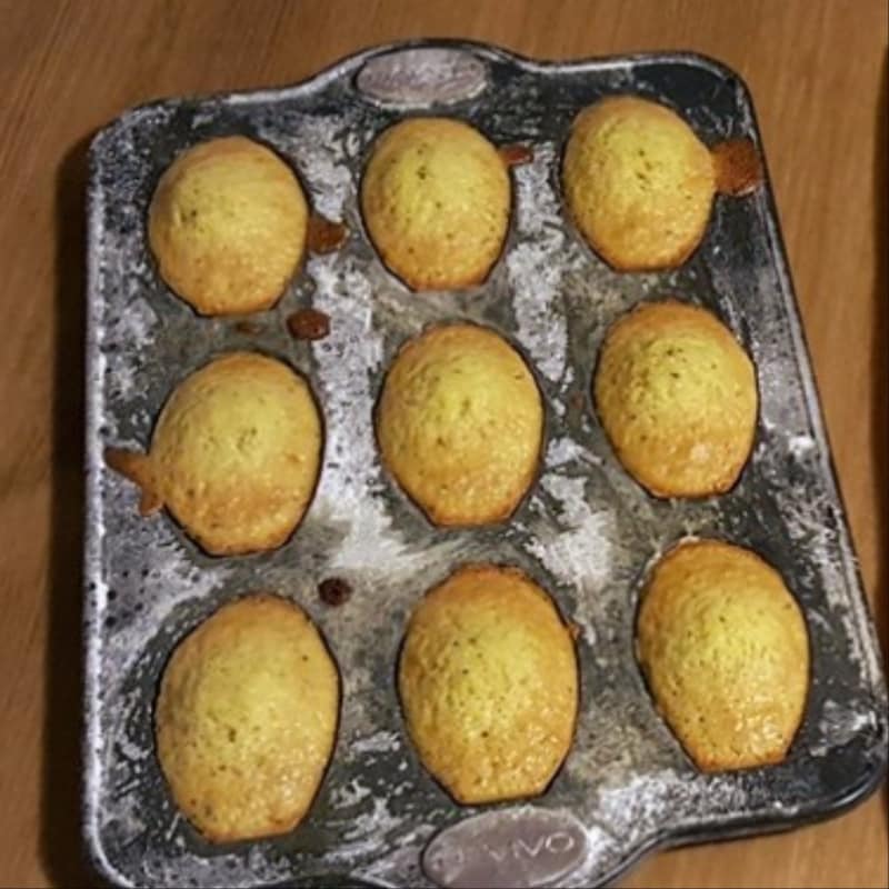 Madeleines with lemon and poppy seeds