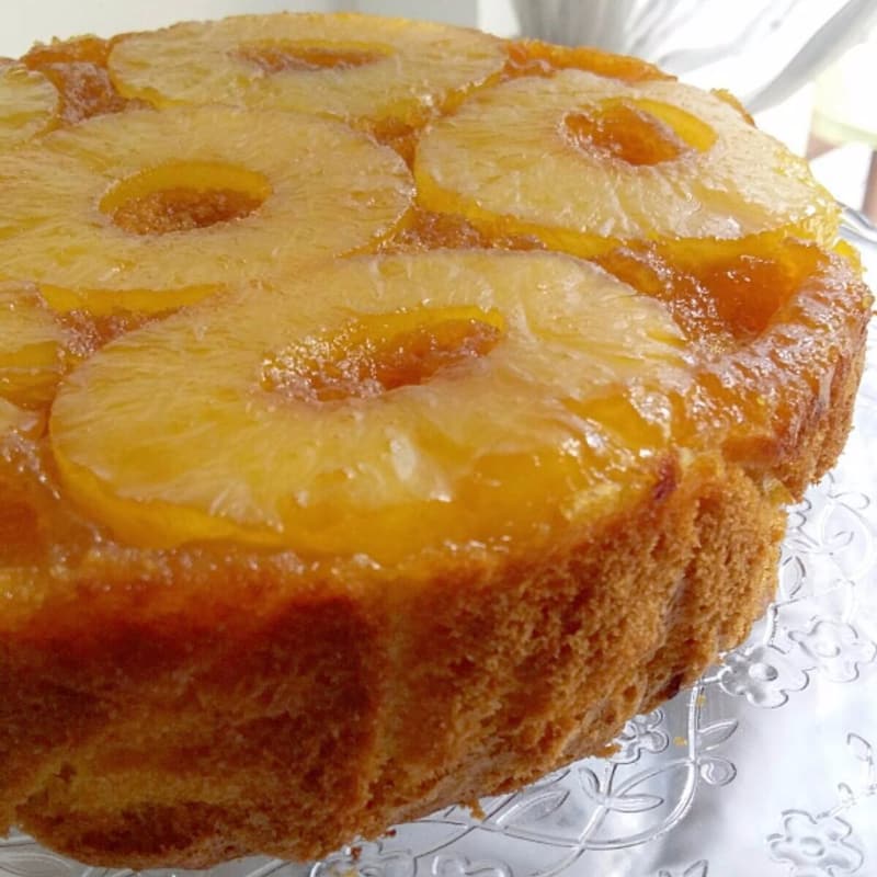 Cake reversed with pineapple